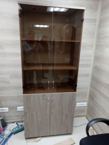 Шкаф высокий со стеклом Персона Грата Twin 16.16.131 Дуб Верцаска