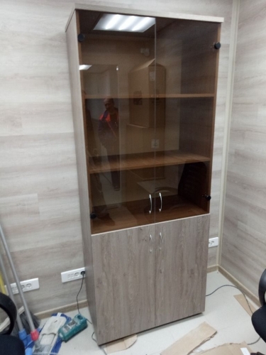 Шкаф высокий со стеклом Персона Грата Twin 16.16.131 Дуб Верцаска